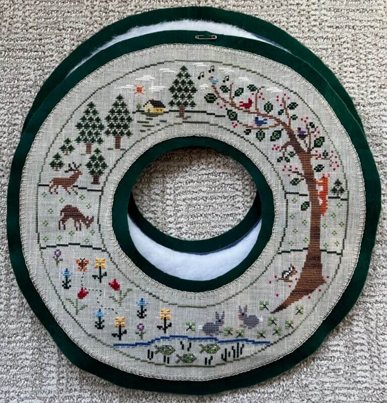 front of wreath ontop of batting, ontop of wreath back